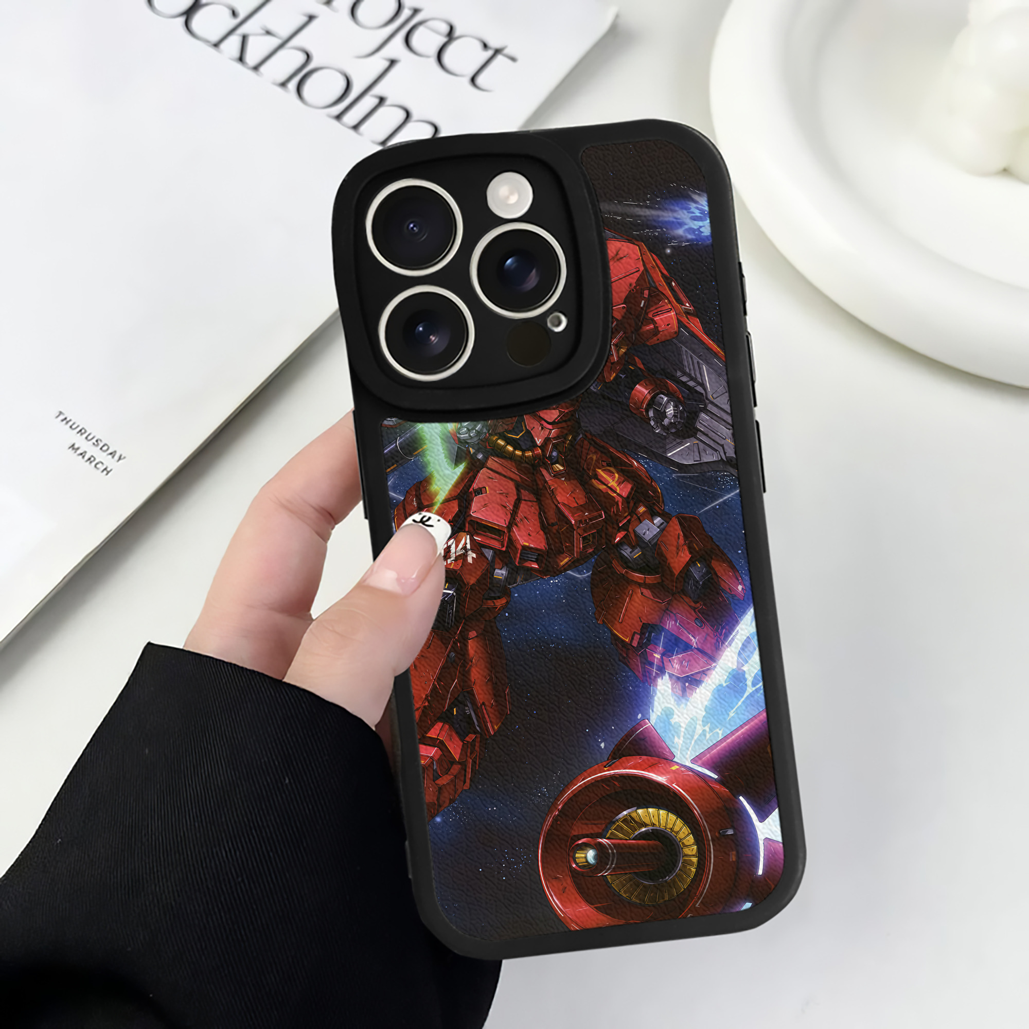 （画像用） 機動戦士ガンダム Mobile Suit Gundam 【iPhone 16シリーズ対応】シリコンスマホケース（レザー調） 材質：シリコン
